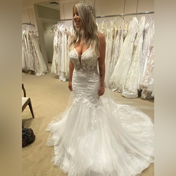 Essense of Australia Wedding Dress - Picture 4 of 7